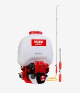 Jaké ochranné pomůcky jsou vyžadovány při práci s benzínovým zahradním nářadím?